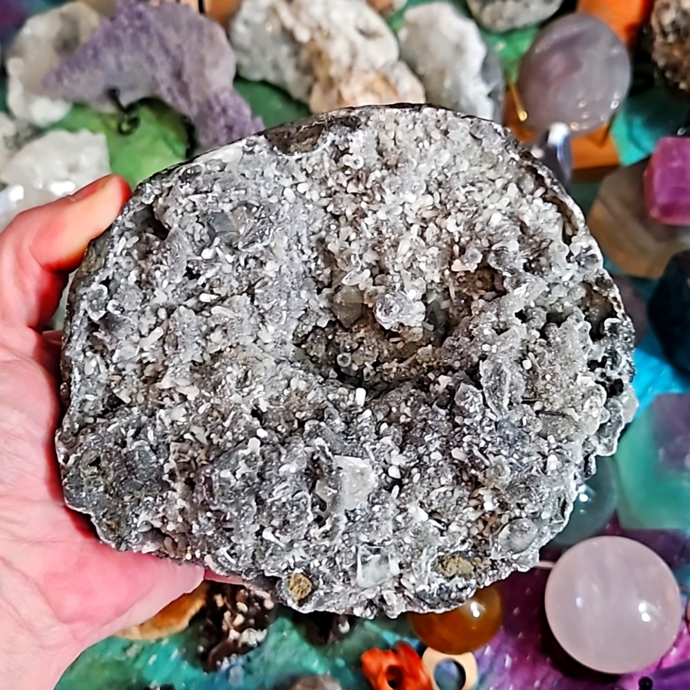 Diamond apophyllite on gray/blue chalcedony
